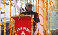 SSP ने ध्वजारोहण कर पुलिस कर्मियों को संविधान की शपथ ग्रहण कराई SSP ने ध्वजारोहण कर पुलिस कर्मियों को संविधान की शपथ ग्रहण कराई