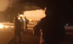 करेला ऊपर से नीम चढ़ा- माचिस भरे ट्रक में लगी आग- ड्राइवर ने कूदकर.. करेला ऊपर से नीम चढ़ा- माचिस भरे ट्रक में लगी आग- ड्राइवर ने कूदकर..