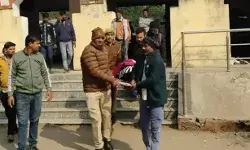 ट्रेन में हुई प्रसव पीड़ा के बाद प्लेटफार्म पर दिया बेटे को जन्म