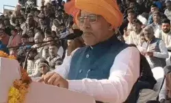 मंत्री के गणतंत्र दिवस कार्यक्रम में अधिकारी माइक चलाना ही भूल गए मंत्री के गणतंत्र दिवस कार्यक्रम में अधिकारी माइक चलाना ही भूल गए