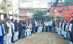 गणतंत्र दिवस समारोह में सांसद ने दिलाई एकता एवं अखंडता की शपथ गणतंत्र दिवस समारोह में सांसद ने दिलाई एकता एवं अखंडता की शपथ