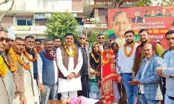 दर्जनों नेता भाजपा एवं रालोद छोड़कर साइकिल पर हुए सवार दर्जनों नेता भाजपा एवं रालोद छोड़कर साइकिल पर हुए सवार