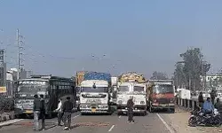 प्रतिमा खंडित मामला- अमृतसर दिल्ली हाईवे पर दलितों का जाम- निकाला मार्च प्रतिमा खंडित मामला- अमृतसर दिल्ली हाईवे पर दलितों का जाम- निकाला मार्च