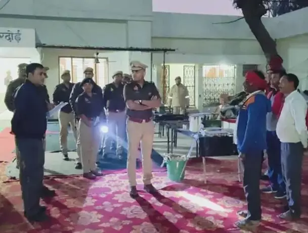 लो कर लो बात- SP के वार्षिक निरीक्षण में दरोगा नहीं खोल पाए पिस्टल लो कर लो बात- SP के वार्षिक निरीक्षण में दरोगा नहीं खोल पाए पिस्टल
