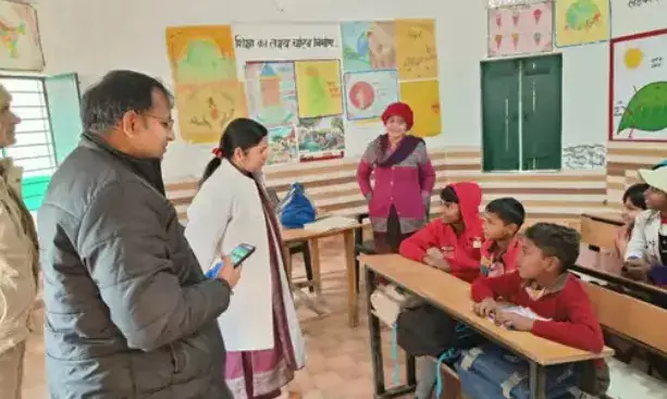 एसडीएम ने लगाई पाठशाला हिंदी अंग्रेजी एवं गणित की कराई पढ़ाई