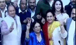 दिल्ली चुनाव से पहले AAP को झटका- क्रॉस वोटिंग से बीजेपी मेयर जीती दिल्ली चुनाव से पहले AAP को झटका- क्रॉस वोटिंग से बीजेपी मेयर जीती