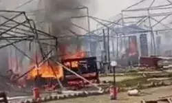 महाकुंभ में फिर लगी भीषण आग- टेंट सिटी में कई कॉटेज जलकर खाक महाकुंभ में फिर लगी भीषण आग- टेंट सिटी में कई कॉटेज जलकर खाक