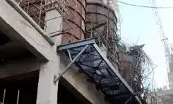 सीमेंट प्लांट में हादसा- निर्माणाधीन छत का स्लैब गिरा-2 की मौत 50 घायल