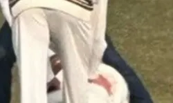 सुरक्षा व्यवस्था को धत्ता बताकर मैदान में घुसा जबरा फैन-छुए विराट के पर