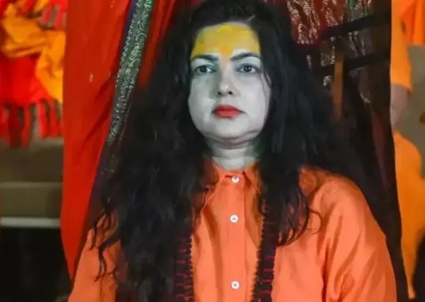 सिर नहीं मुंडाने पर एक्शन- ममता महामंडलेश्वर से बेदखल सिर नहीं मुंडाने पर एक्शन- ममता महामंडलेश्वर से बेदखल