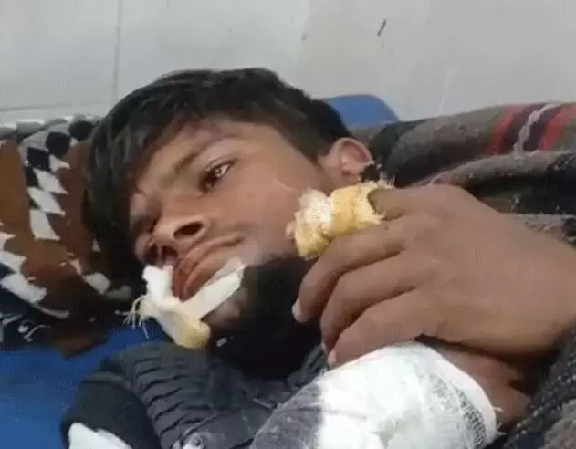 भात देकर लौट रहे परिवार की बोलोरो ट्रक से टकराई- मची चीख पुकार भात देकर लौट रहे परिवार की बोलोरो ट्रक से टकराई- मची चीख पुकार