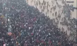 महाकुंभ में बसंत पंचमी पर भारी भीड़- हेलीकॉप्टर से निगरानी महाकुंभ में बसंत पंचमी पर भारी भीड़- हेलीकॉप्टर से निगरानी