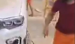 महाकुंभ 2025- गाड़ी रोकने पर साधु की पुलिस से झड़प- गिराई बेरिकेडिंग महाकुंभ 2025- गाड़ी रोकने पर साधु की पुलिस से झड़प- गिराई बेरिकेडिंग