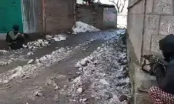 आतंकियों ने किया पूर्व सैनिक का मर्डर- अटैक में पत्नी व बेटी घायल आतंकियों ने किया पूर्व सैनिक का मर्डर- अटैक में पत्नी व बेटी घायल