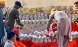 शमशान में 8 साल से मोक्ष के इंतजार में 400 हिंदुओं की अस्थियां भारत... शमशान में 8 साल से मोक्ष के इंतजार में 400 हिंदुओं की अस्थियां भारत...