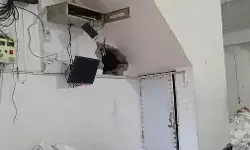 दीवार काटकर फ्लिपकार्ट कोरियर स्टोर में घुसे चोरों ने लाखों की नगदी... दीवार काटकर फ्लिपकार्ट कोरियर स्टोर में घुसे चोरों ने लाखों की नगदी...