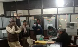 विजिलेंस का एक्शन- महिला पीसीएस अफसर रिश्वत लेते गिरफ्तार विजिलेंस का एक्शन- महिला पीसीएस अफसर रिश्वत लेते गिरफ्तार