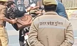 रास्ता बंद करने पर हुई बहस- पुलिस ने वकील को पीटा- दरोगा सस्पेंड