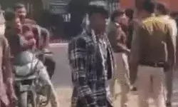 बम से उड़ाने की धमकी के बाद दो स्कूलों की छुट्टी कर खाली कराई बिल्डिंग बम से उड़ाने की धमकी के बाद दो स्कूलों की छुट्टी कर खाली कराई बिल्डिंग