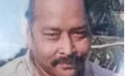 ट्रेन से उतरकर स्टेशन से बाहर आ रहे सिपाही अचानक गिरे और फिर..