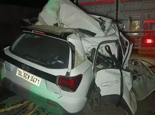 शाकंभरी दर्शन को जा रहे श्रद्धालुओं की कार कैंटर में घुसी- 3 की मौत शाकंभरी दर्शन को जा रहे श्रद्धालुओं की कार कैंटर में घुसी- 3 की मौत