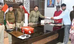 सिपाही का खोया पिस्टल ढूंढ कर देने वाला डिलीवरी सम्मानित सिपाही का खोया पिस्टल ढूंढ कर देने वाला डिलीवरी सम्मानित