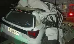 शाकंभरी दर्शन को जा रहे श्रद्धालुओं की कार कैंटर में घुसी- 3 की मौत शाकंभरी दर्शन को जा रहे श्रद्धालुओं की कार कैंटर में घुसी- 3 की मौत