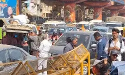 महाकुंभ के आसपास लगा भीषण जाम- पार्किंग फुल- नावों के संचालन....