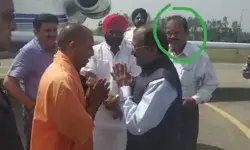 आजम खान के खिलाफ कई केसों की पैरवी करने वाले भाजपा नेता का... आजम खान के खिलाफ कई केसों की पैरवी करने वाले भाजपा नेता का...