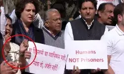 भारतीयों के डिपोर्टेशन पर संसद में हंगामा- हथकड़ी पहनकर किया प्रदर्शन भारतीयों के डिपोर्टेशन पर संसद में हंगामा- हथकड़ी पहनकर किया प्रदर्शन