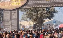 अखाड़ों ने शुरू की पैकिंग- महाकुंभ में फिर उमड़ी भीड़- लगा 4 किमी... अखाड़ों ने शुरू की पैकिंग- महाकुंभ में फिर उमड़ी भीड़- लगा 4 किमी...