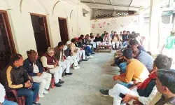 सपा की मासिक बैठक में चुनाव आयोग पर लाल पीले हुए नेता और... सपा की मासिक बैठक में चुनाव आयोग पर लाल पीले हुए नेता और...