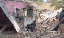 फटे LPG सिलेंडर के धमाके से मलबे में तब्दील हुआ मकान परिवार के 6.... फटे LPG सिलेंडर के धमाके से मलबे में तब्दील हुआ मकान परिवार के 6....
