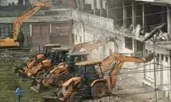 500 मीटर का एरिया सील- मस्जिद पर दहाड़ रहे बुलडोजर