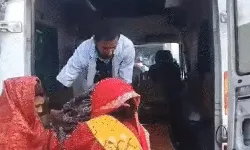 नेपालियों से भरी ट्रैवलर खाई में पलटी- राजस्थान से चलकर जा रहे थे..