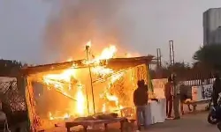 गैस लीकेज से चाय समोसे की दुकान में लगी भीषण आग- गरीब को.. गैस लीकेज से चाय समोसे की दुकान में लगी भीषण आग- गरीब को..