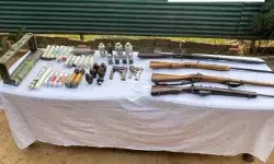 CM के इस्तीफे के बाद सेना की बड़ी सफलता- हथियार समेत आठ उग्रवादी... CM के इस्तीफे के बाद सेना की बड़ी सफलता- हथियार समेत आठ उग्रवादी...