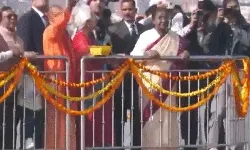 महाकुंभ पहुंची राष्ट्रपति ने संगम में लगाई डुबकी- भगवान सूर्य को.... महाकुंभ पहुंची राष्ट्रपति ने संगम में लगाई डुबकी- भगवान सूर्य को....