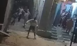 ब्याह कर ससुराल पहुंची दुल्हन व बारात का पथराव व फायरिंग से वेलकम ब्याह कर ससुराल पहुंची दुल्हन व बारात का पथराव व फायरिंग से वेलकम