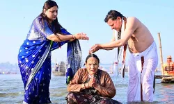 संगम में स्नान कराकर मुख्यमंत्री ने पूरी की माता श्री की इच्छा संगम में स्नान कराकर मुख्यमंत्री ने पूरी की माता श्री की इच्छा