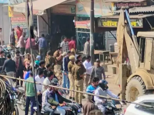 अतिक्रमण पर प्रशासन का बुलडोजर चलते ही सड़कें हो गई चौड़ी-लोगों को.. अतिक्रमण पर प्रशासन का बुलडोजर चलते ही सड़कें हो गई चौड़ी-लोगों को..