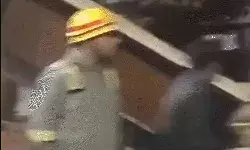 कबाड़ और लकड़ी के गोदाम में लगी आग से आसपास दहशत- दमकल की.. कबाड़ और लकड़ी के गोदाम में लगी आग से आसपास दहशत- दमकल की..