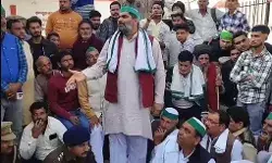 उठाए गए युवकों को थर्ड डिग्री टॉर्चर मामला- भाकियू ने घेरा थाना उठाए गए युवकों को थर्ड डिग्री टॉर्चर मामला- भाकियू ने घेरा थाना