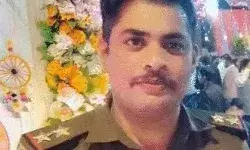 पेट्रोलिंग के दौरान अनियंत्रित हुई गाड़ी पलटी- चौकी इंचार्ज की मौत पेट्रोलिंग के दौरान अनियंत्रित हुई गाड़ी पलटी- चौकी इंचार्ज की मौत