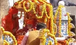 ढोल नगाड़ों के बीच अंतिम यात्रा पर रवाना हुए सत्येंद्र दास- दी जाएगी.. ढोल नगाड़ों के बीच अंतिम यात्रा पर रवाना हुए सत्येंद्र दास- दी जाएगी..