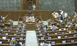 राज्यसभा के बाद लोकसभा में पेश वक्फ बिल की जेपीसी रिपोर्ट पर हंगामा