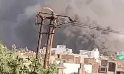 हनुमान मूर्ति तिराहे के पास फैक्ट्री में लगी भीषण आग- धुएं के.... हनुमान मूर्ति तिराहे के पास फैक्ट्री में लगी भीषण आग- धुएं के....