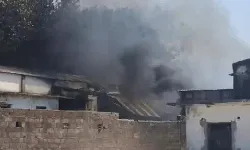 पटाखा गोदाम में हुए ब्लास्ट- अंदर थे पति पत्नी व बच्चे- मची चीख पुकार