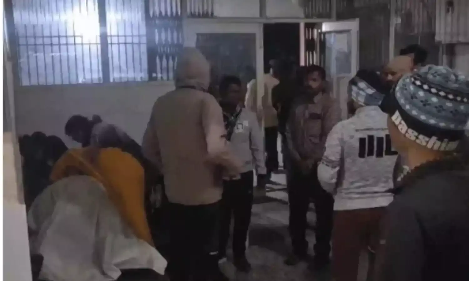 नीलगाय को बचाने के चक्कर में बेकाबू कार नहर में गिरी-डाक्टर समेत 4 की मौत