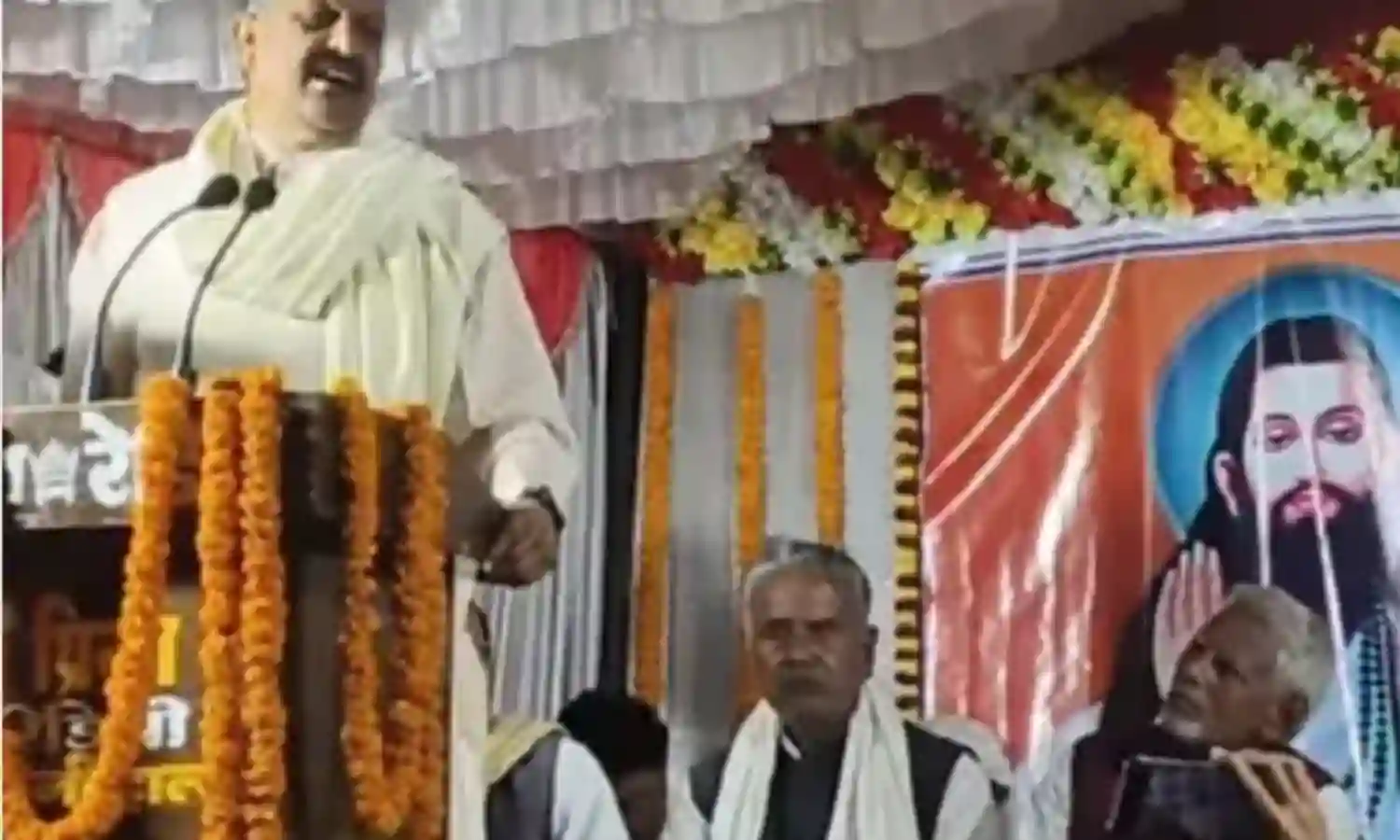 महाकुंभ को लेकर विवादित बयान देने वाले सपा सांसद के खिलाफ FIR